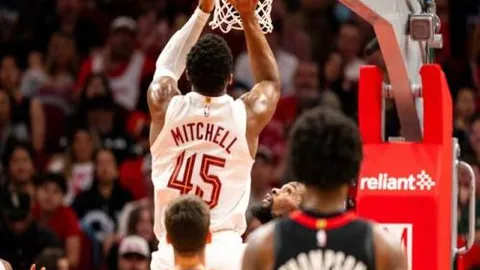 曼联风波后拉舒福特正面回应转会传闻：展望新机遇｜英超